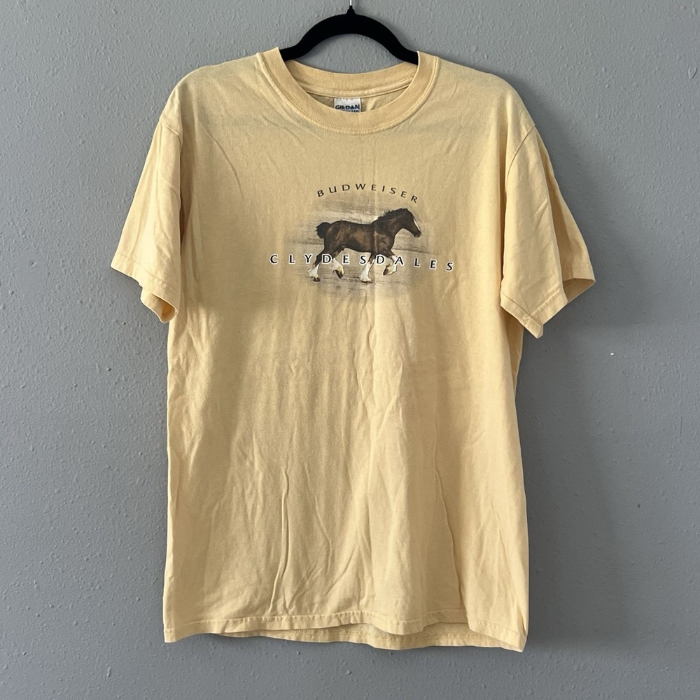 Budweiser Clydesdales T Shirt Size M Yellow Graphic Tee Horse Gildan Cotton Beer